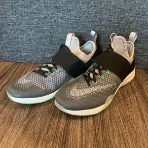 New (No Box) Nike Women’s Air Zoom Strong W6.5